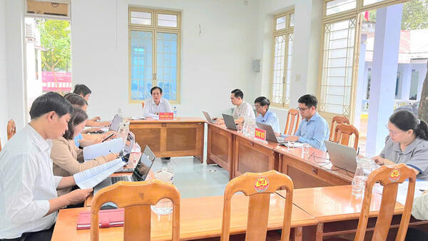 Phiên họp Thường trực HĐND phường Đăk Cấm tháng 12/2025